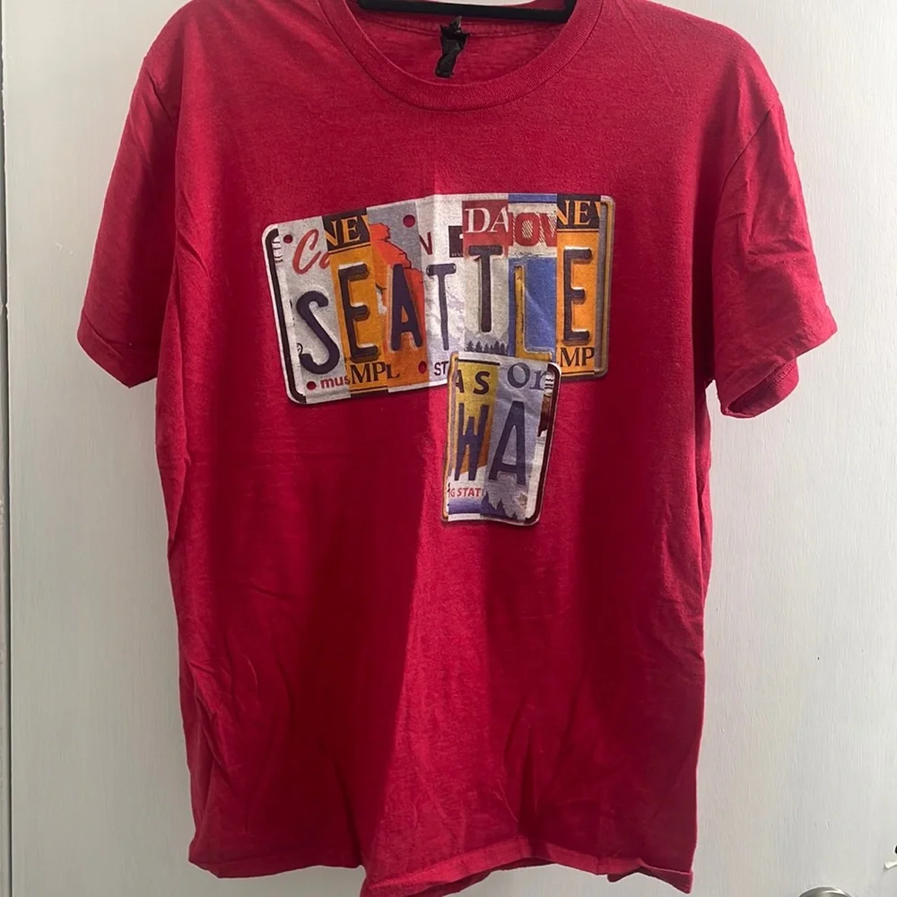 T-shirt by Hanes from Seattle size large - Picture 1 of 5